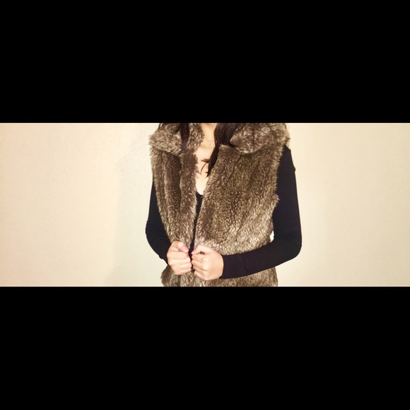 Kenna-T Faux Fur Vest - Picture 3 of 5